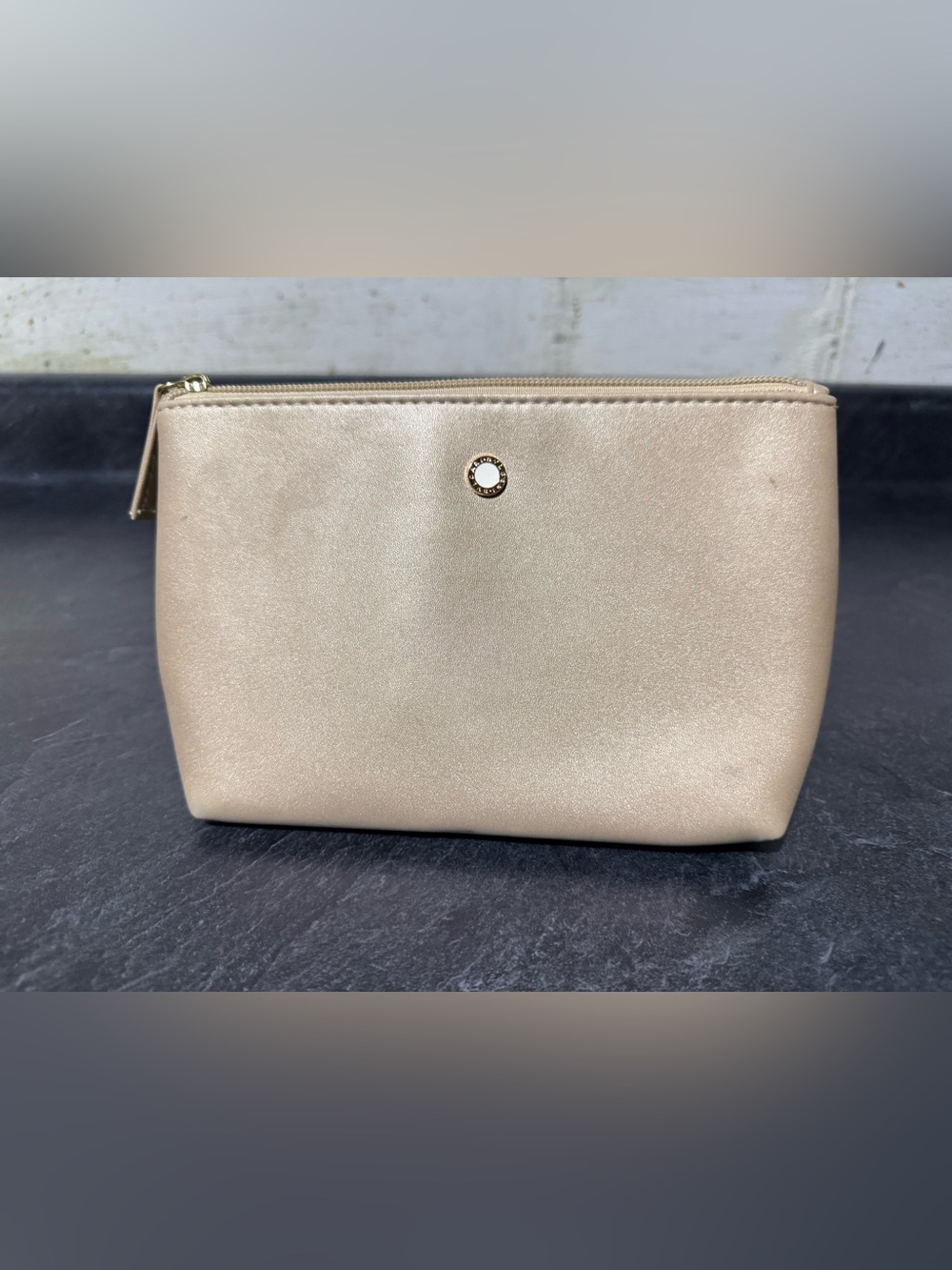 Bvlgari Parfums Emirates Gold Metallic Cosmetic Makeup Travel Toiletry Pouch Bag